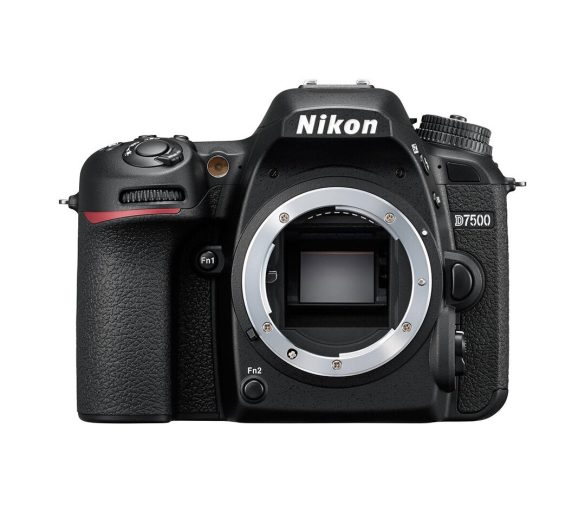 Обзор: Зеркальный фотоаппарат Nikon D7500 Body